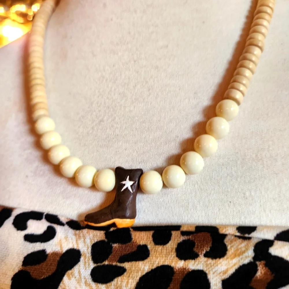 ✨️Cowboy Boot Beaded Necklace - Handcrafted.  Only One Made. Unisex - Picture 6 of 11